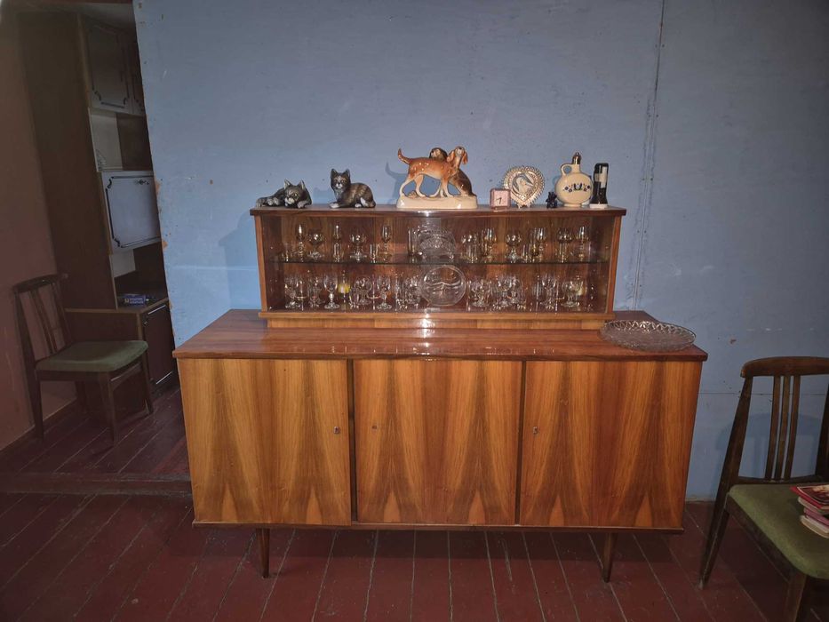 Lakierowana witryna/szafka