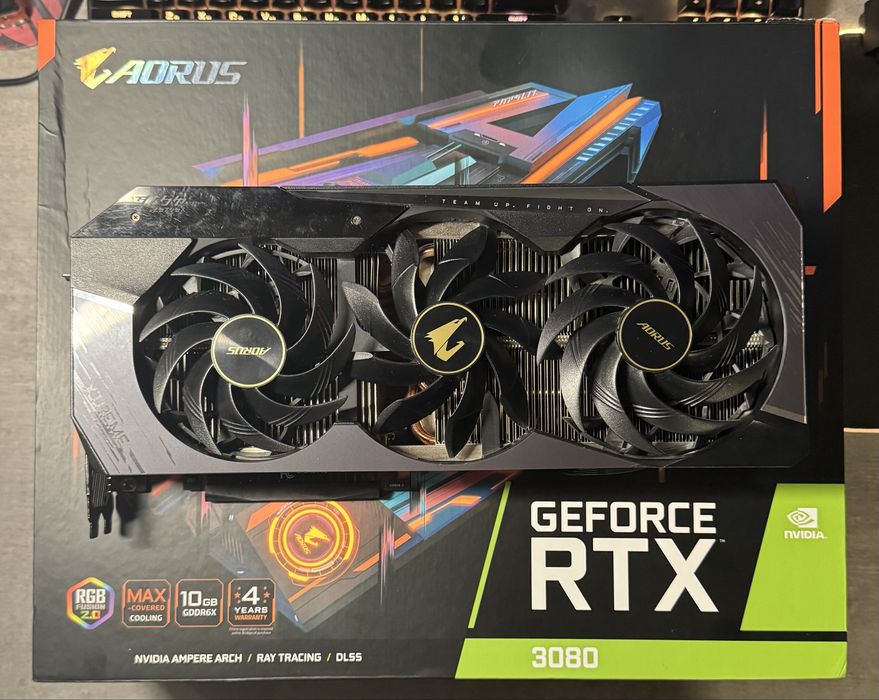 ТОП видеокарта Aorus RTX 3080 10gb Xtreme Gaming с экраном