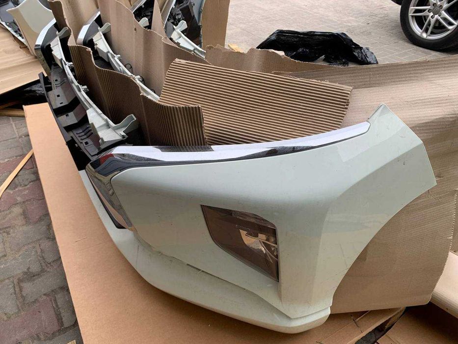 Бампер передний Митсубиси Л 200 Mitsubishi L200 в наличие б/у