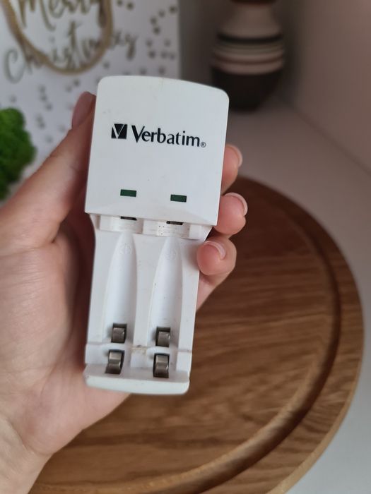 Зарядне для батарейок Verbatim49944
