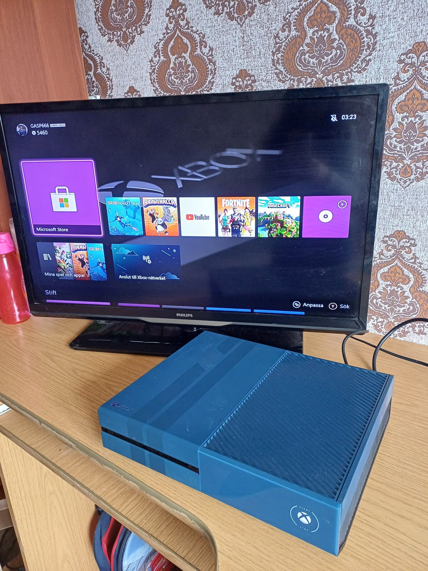 Продам приставку xbox one  console