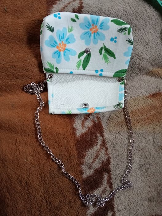 Torebeczka z łańcuszkiem