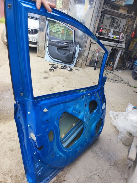 Двері передні ліві Chevrolet Bolt EV 22-24