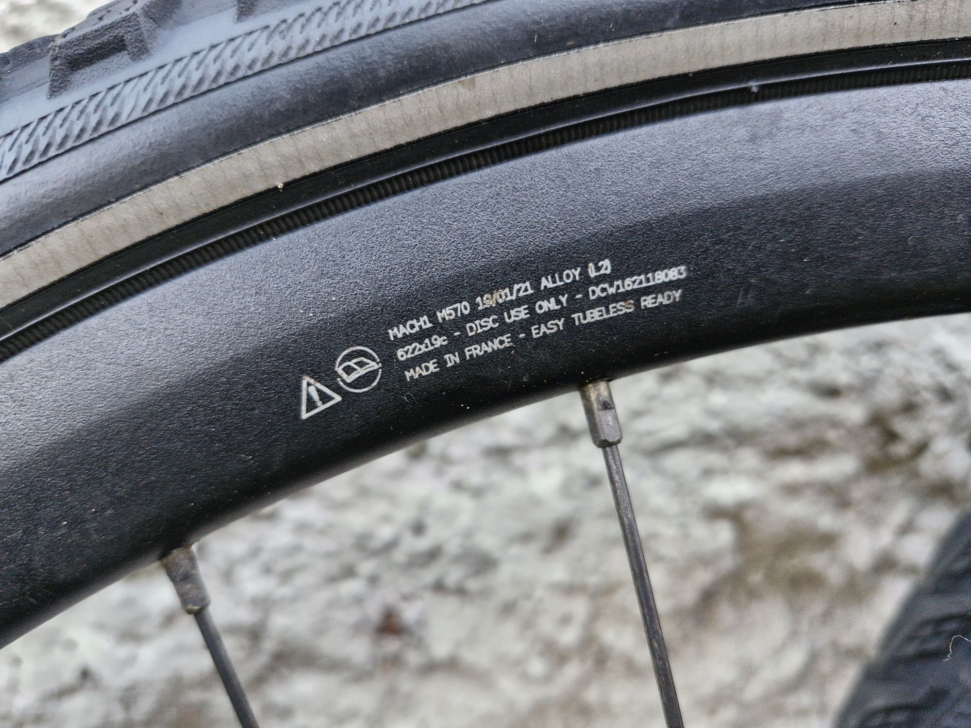 Koła 28" Shimano Schwalbe Komplet Tarcze Dynamo Trekking Gravel 28x1.5