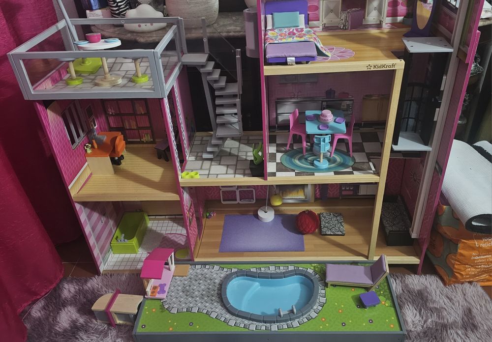 Casa Bonecas (Barbie) em Madeira