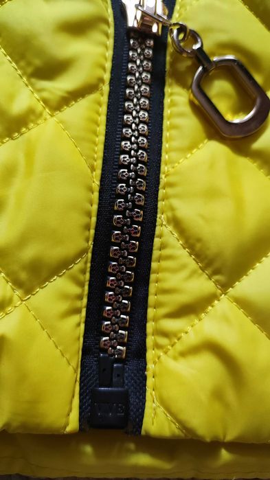 Продам якскравий плащ куртку розмір S