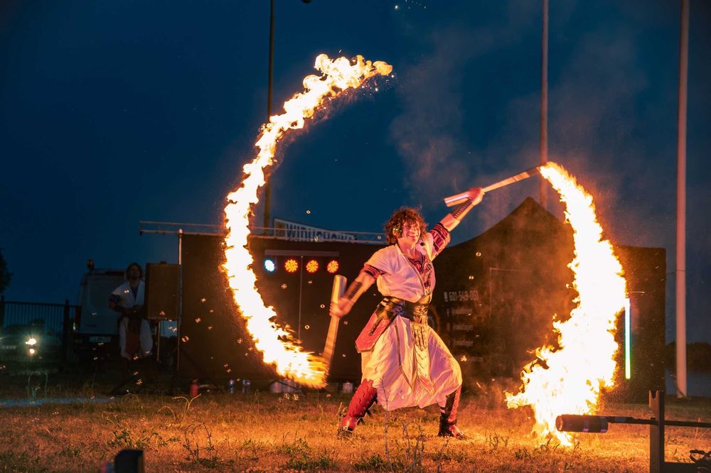 FIRESHOW LEDSHOW Teatr Ognia Atrakcja Pokaz Festyn Kupały Mikołajki