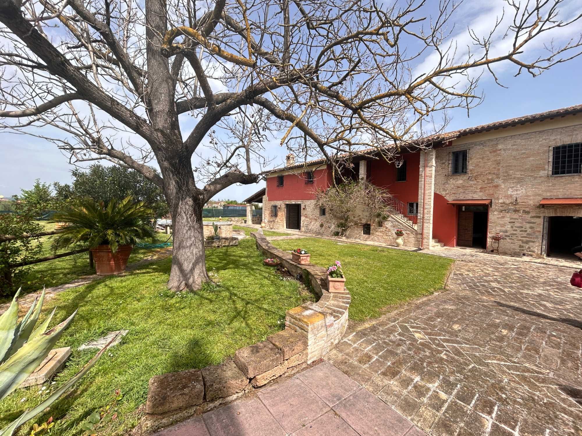Umbria, okolice Perugia, kamienny dom po remoncie
