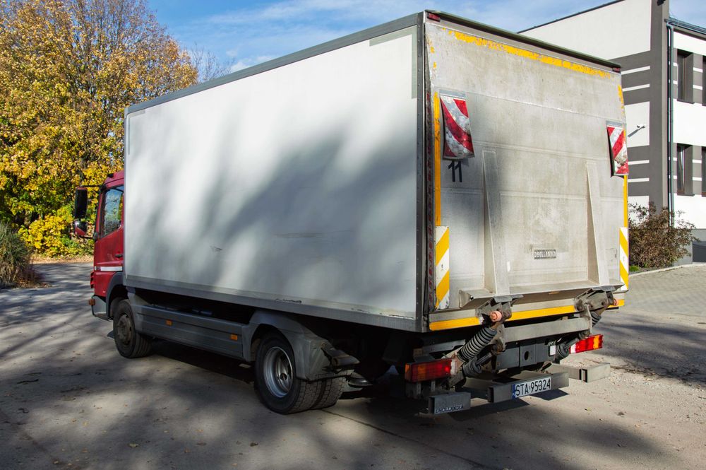 Mercedes Benz Atego 1218 rok 2013 winda izoterma super stan