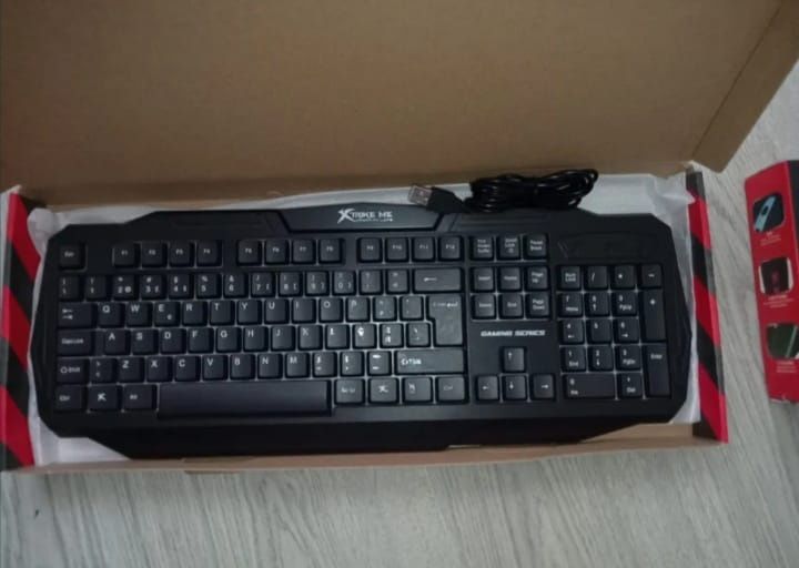 Rato, teclado e tapete 
Tudo como novo

Rato xtrike me

7 cores

3 ste