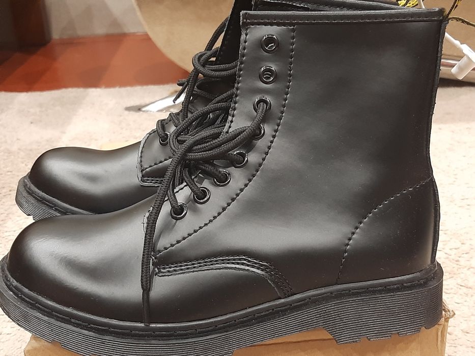 Продам ботинки  женские