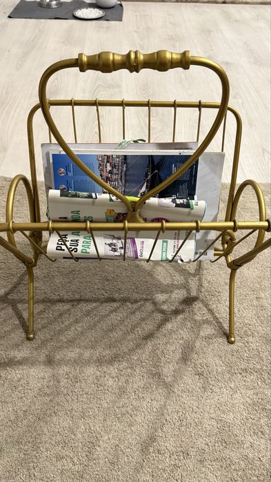 Porta revistas dourado
