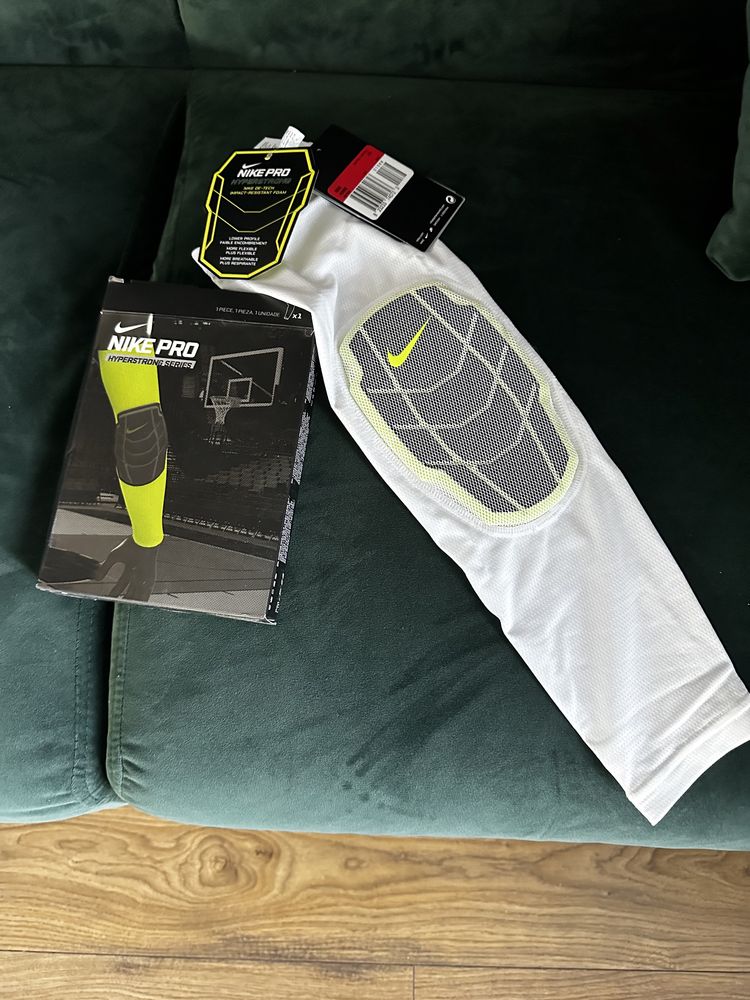 Nike Pro ochraniacz na łokieć