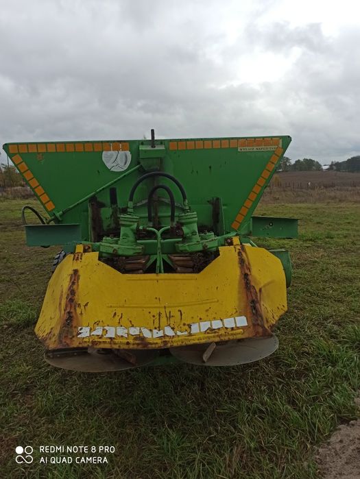 Rozsiewacz do Wapna Nawozu / Rcw-3 Piast /łańcuchowy/ 2001 r