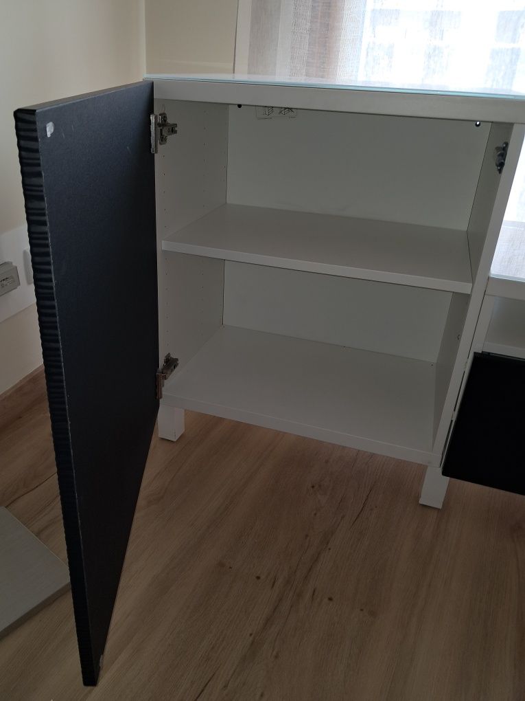 Movel Tv Ikea tampo em vidro branco