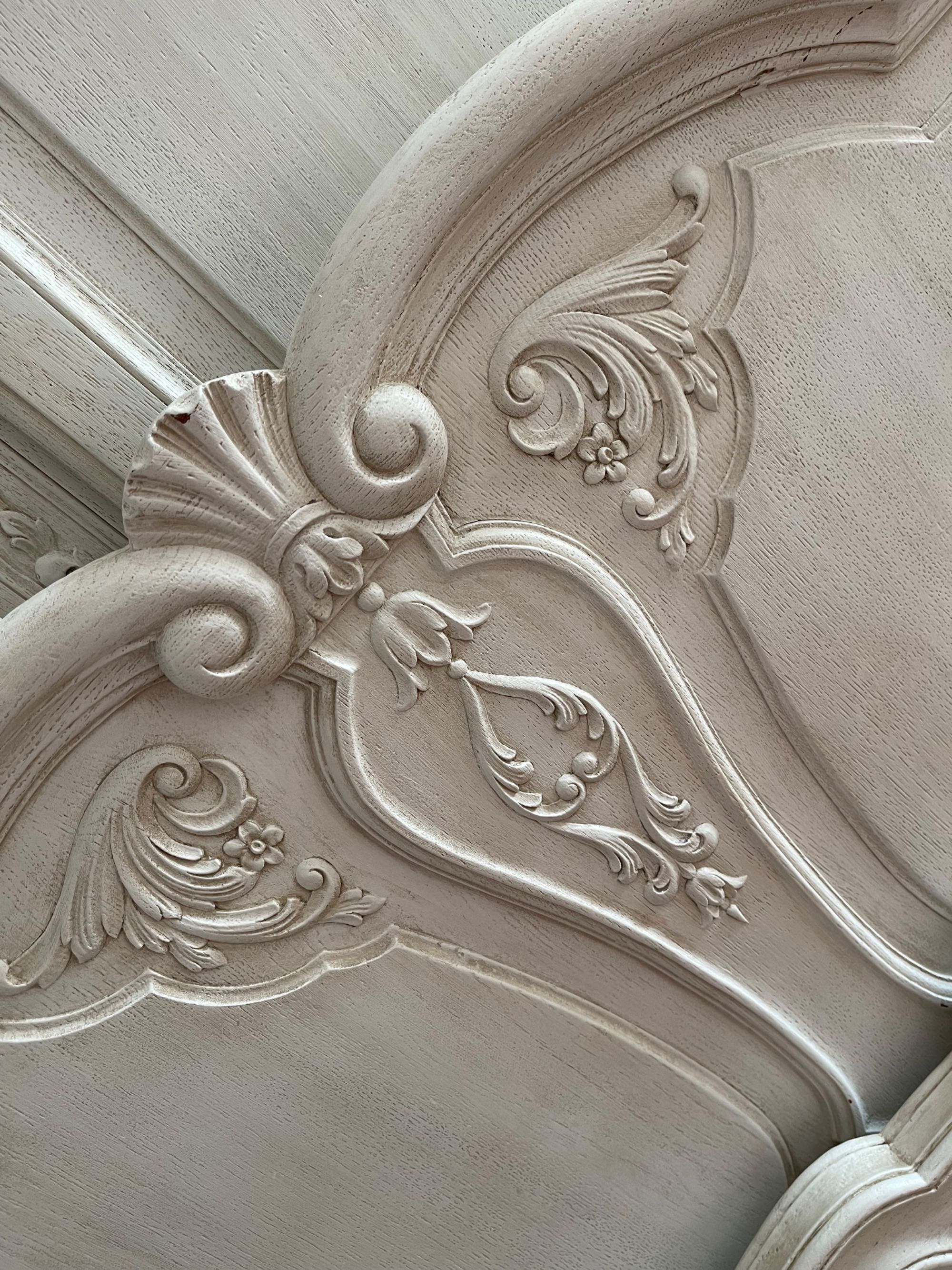 Łóżko Ludwig Antyk z pięknymi kwiatami Shabby Chic