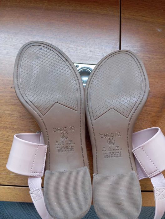 Sandálias praticamente novas, T.39