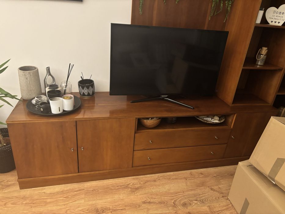 Movel aparador com prateleiras