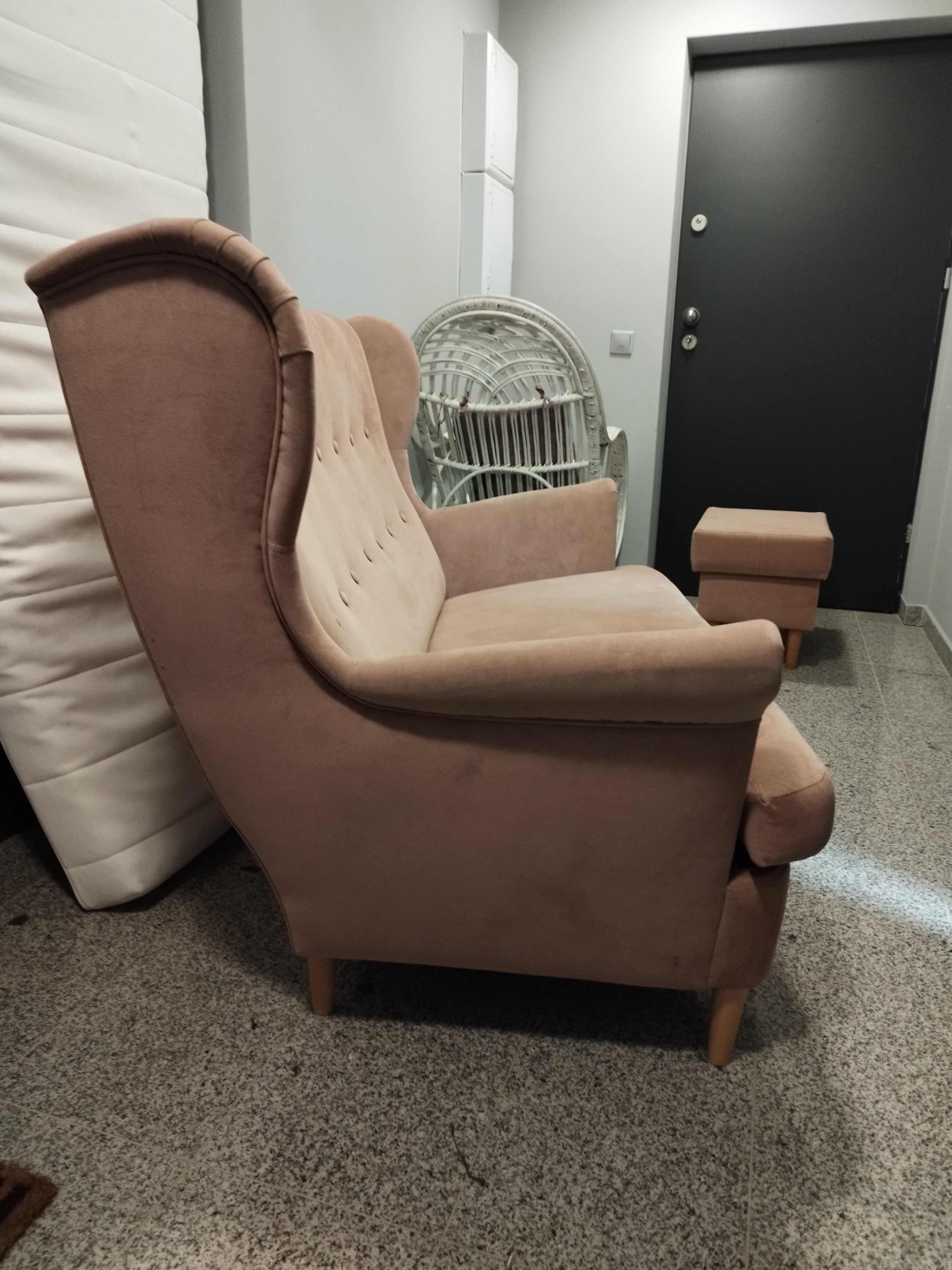 Sofa różowa w bardzo dobrym stanie