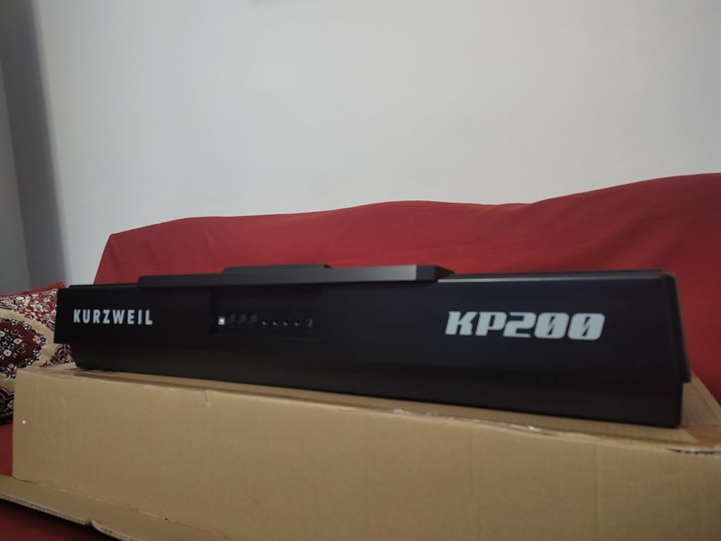 Keyboard KURZWEIL KP200