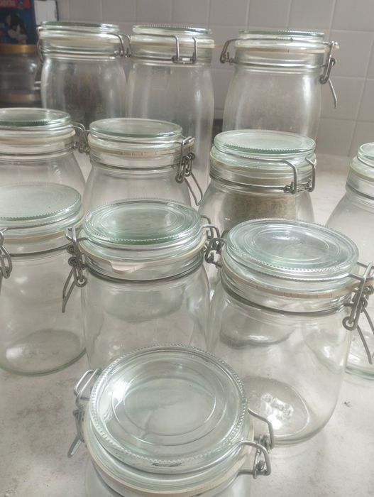 Lote de 11 frascos de vidro