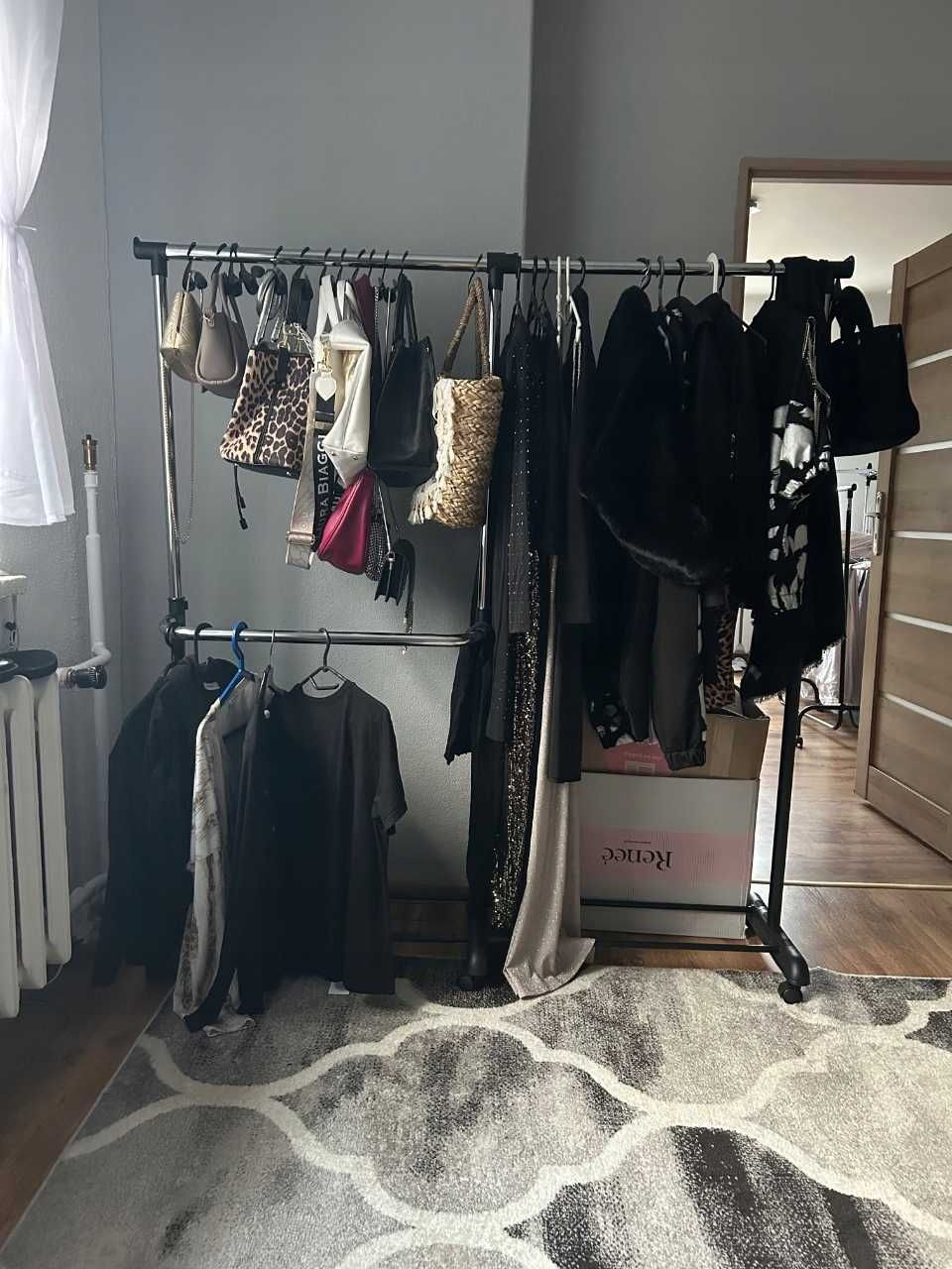 Solidny  Wieszak na kółkach garderoba organizer na ubrania szafa loft