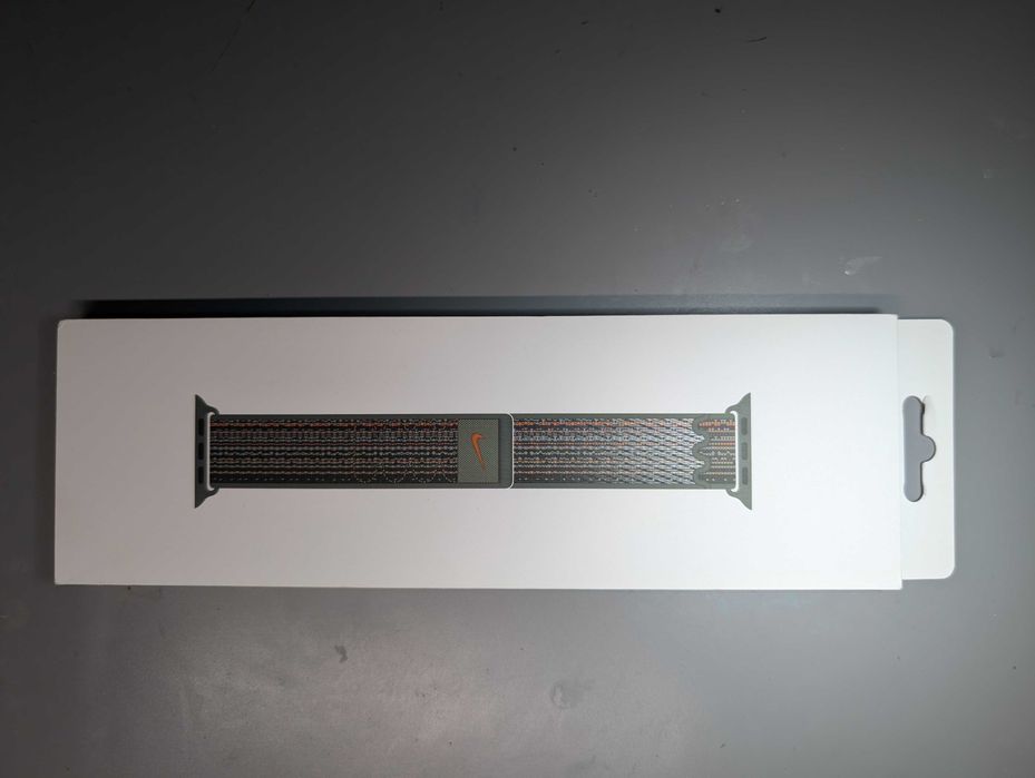 Apple Watch Series 9 41mm + Nike Sport Loop Banda