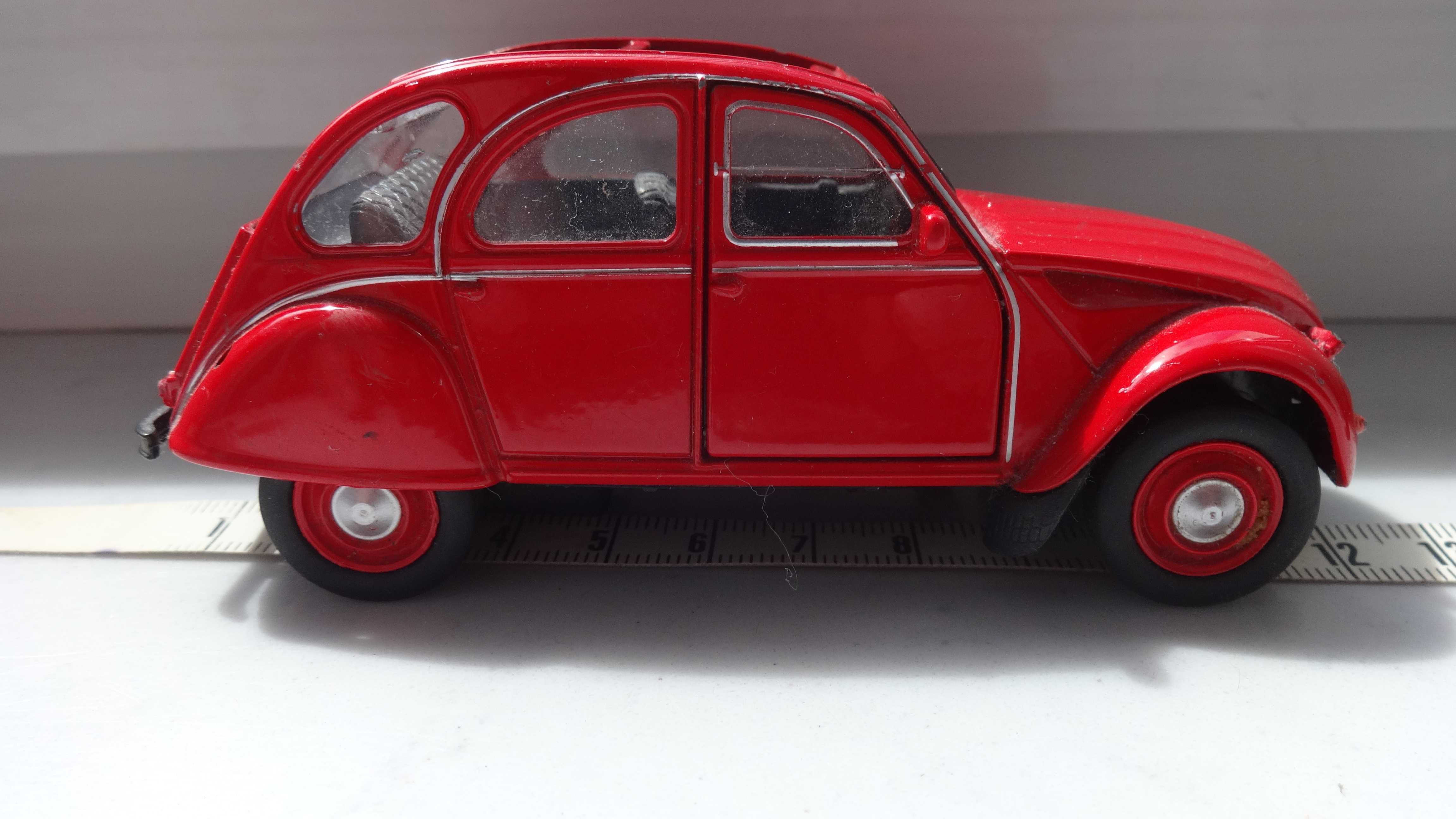 Kolekcjonerski model samochodu Citroen.