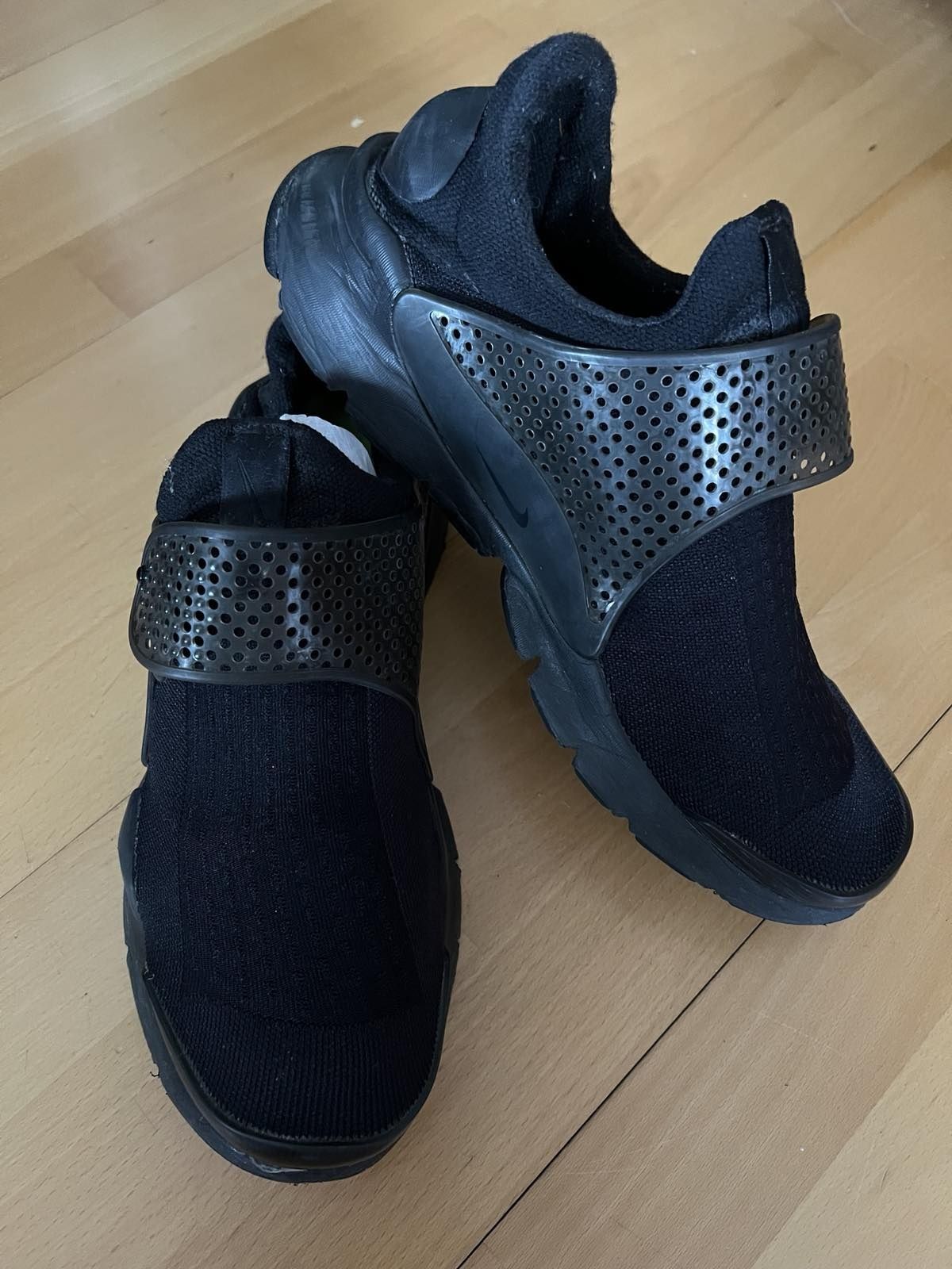 Nike Wmns Sock Dart Se "Black Volt"
Розмір 45 30 см устілка 
Стан НОВІ