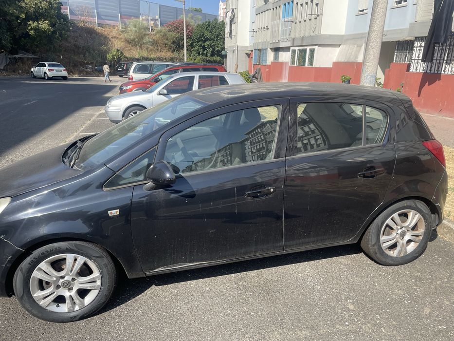Carro a venda precisa de alguns ajustes