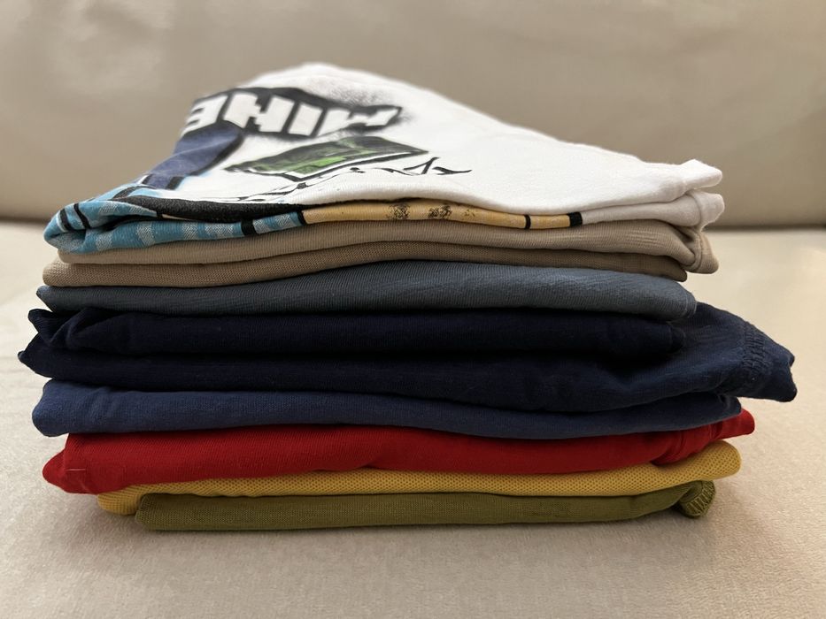 10 T-shirtow w różnych kolorach