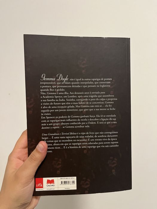 Livro Uma Grandiosa E Terrível Beleza