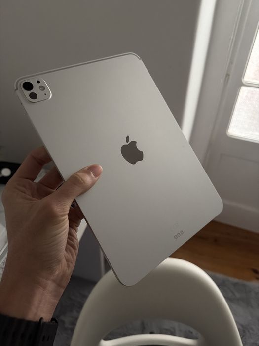 iPad Pro 11 M5 + Magic Keyboard