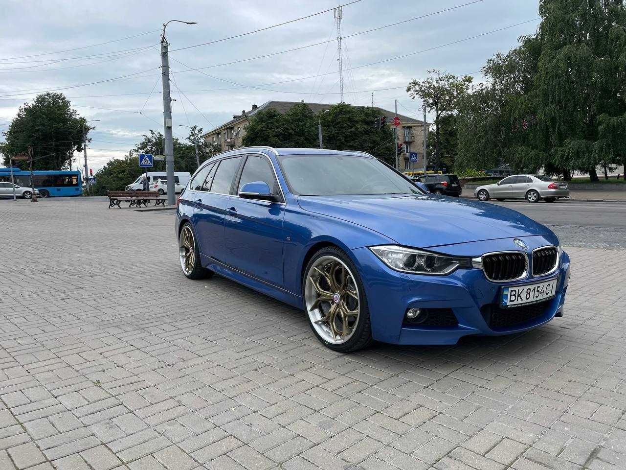 автомобіль bmw 320d в гарному стані