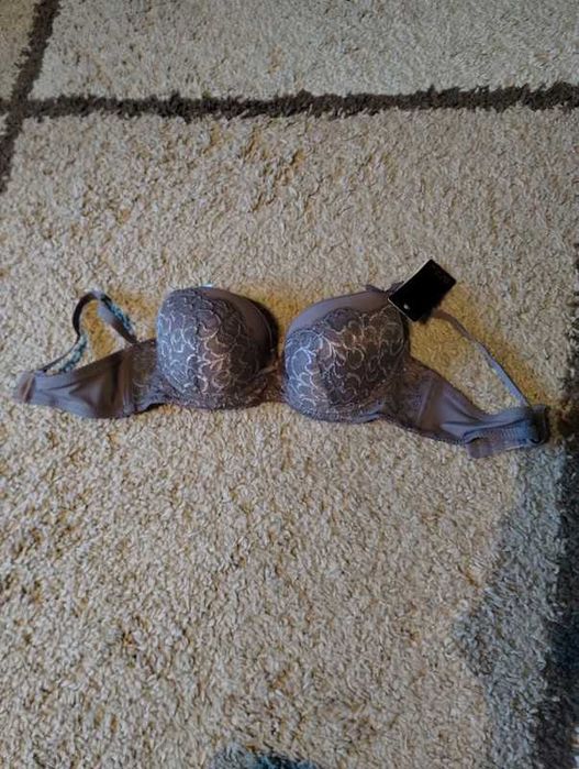 Biustonosz HAN z koronką.