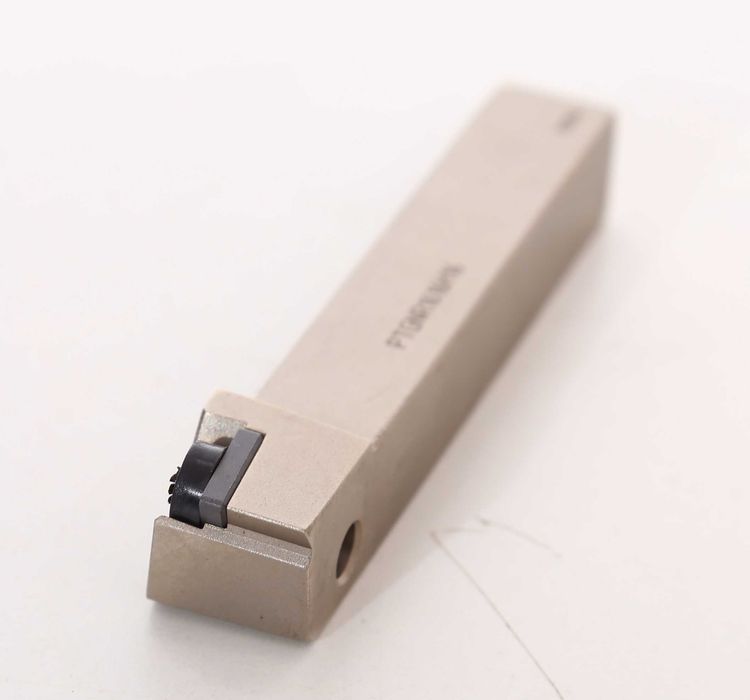 Nóż tokarski do toczenia zewnętrznego PTGNR 1616 H16