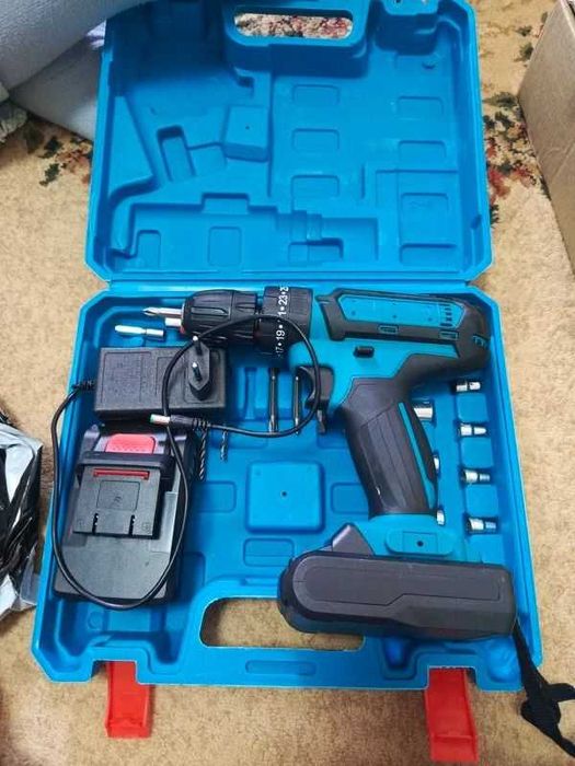 Акумуляторний ШУРУПОВЕРТ 24 вольт два акумулятора та інструменти