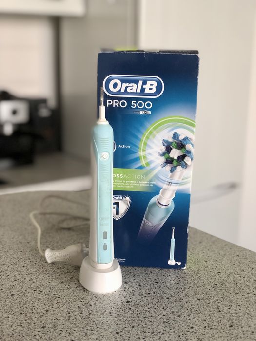 Електрощітка Oral-B Braun 3756