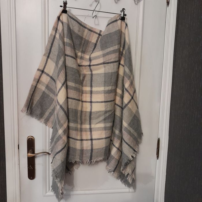 Echarp 143x144 algodão em ótimo estado