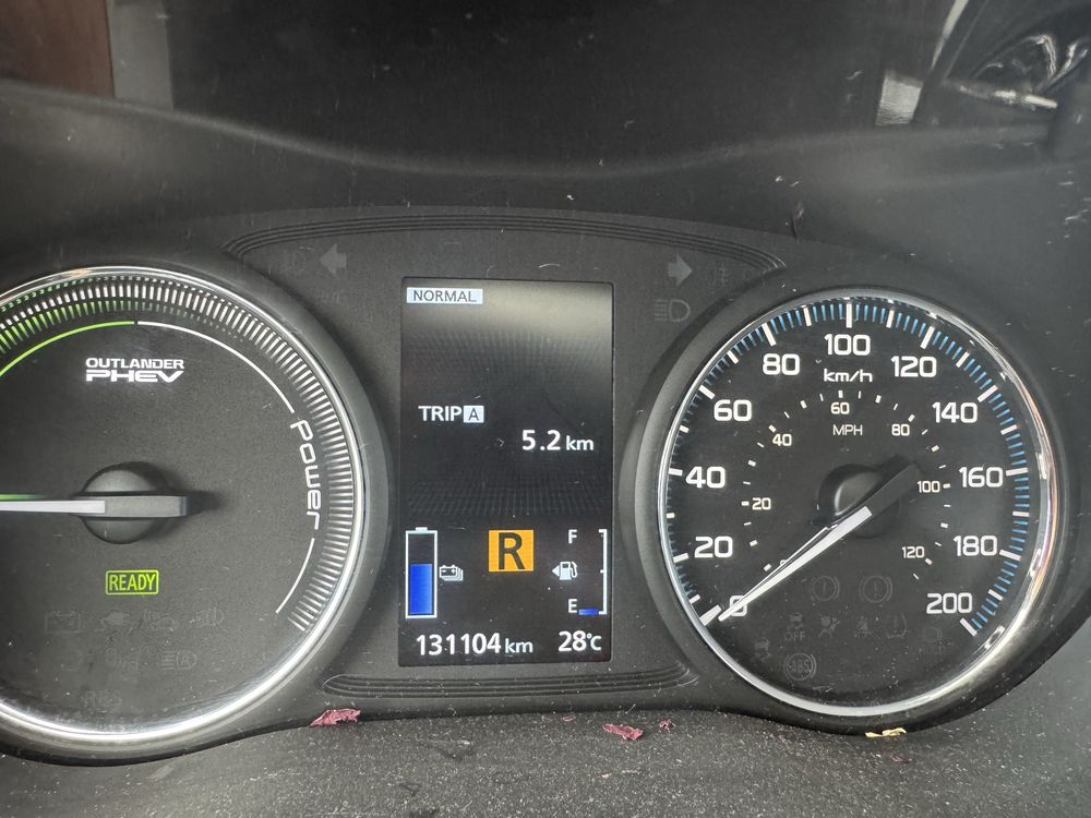 Mitsubishi Outlander PHEV гібрид
