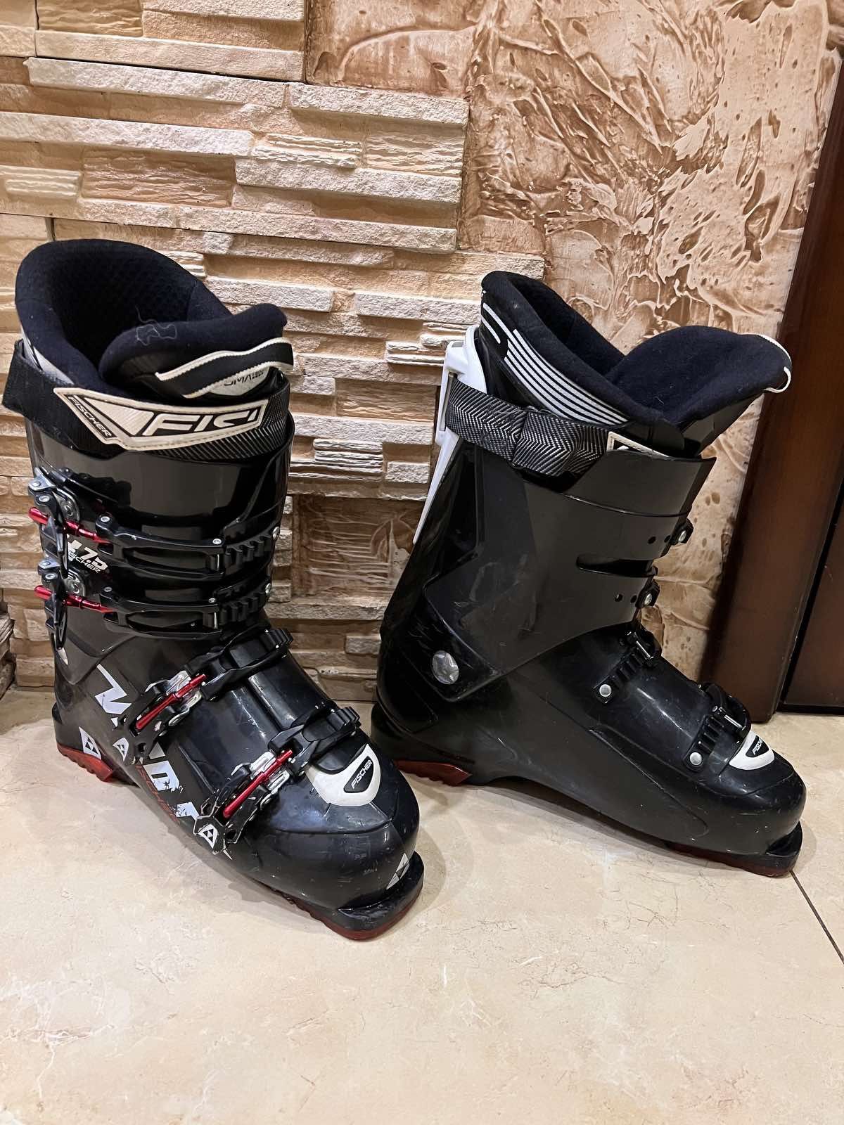 Продам лыжы и ботинки