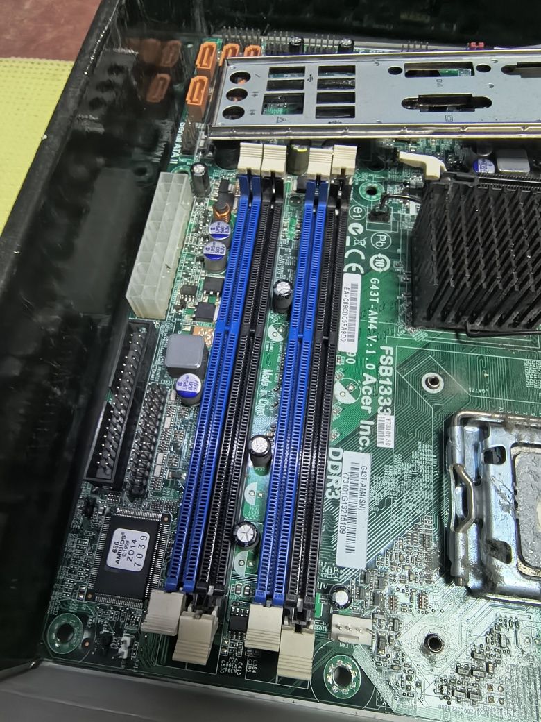 материнську плату Acer G43T-AM4 (v:1.0, Socket 775). + Процесор+ кулер
