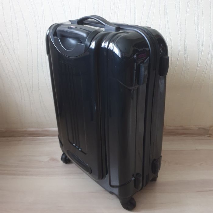 WENGER walizka średnia czarna 4koła