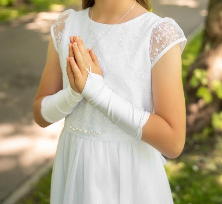Sukienka komunijna dla dziewczynki – stan idealny!