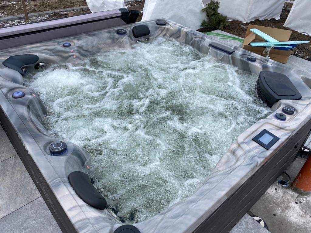 Wielki Onyx od Platinum Spas jacuzzi wanna ogrodowa 5 pomp