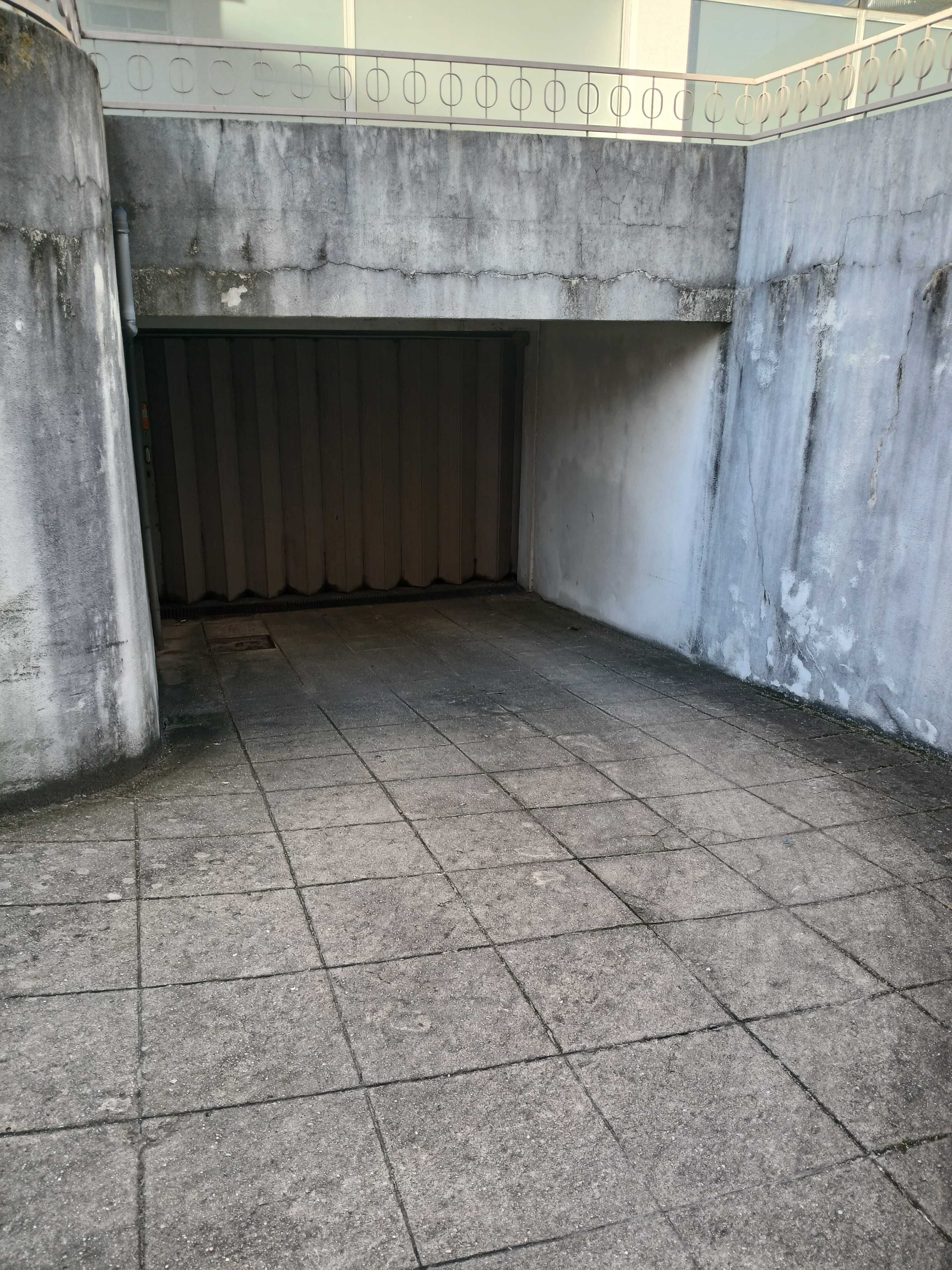 Arrenda-se Lugar de Garagem Paranhos Areosa Pólo Universitário
