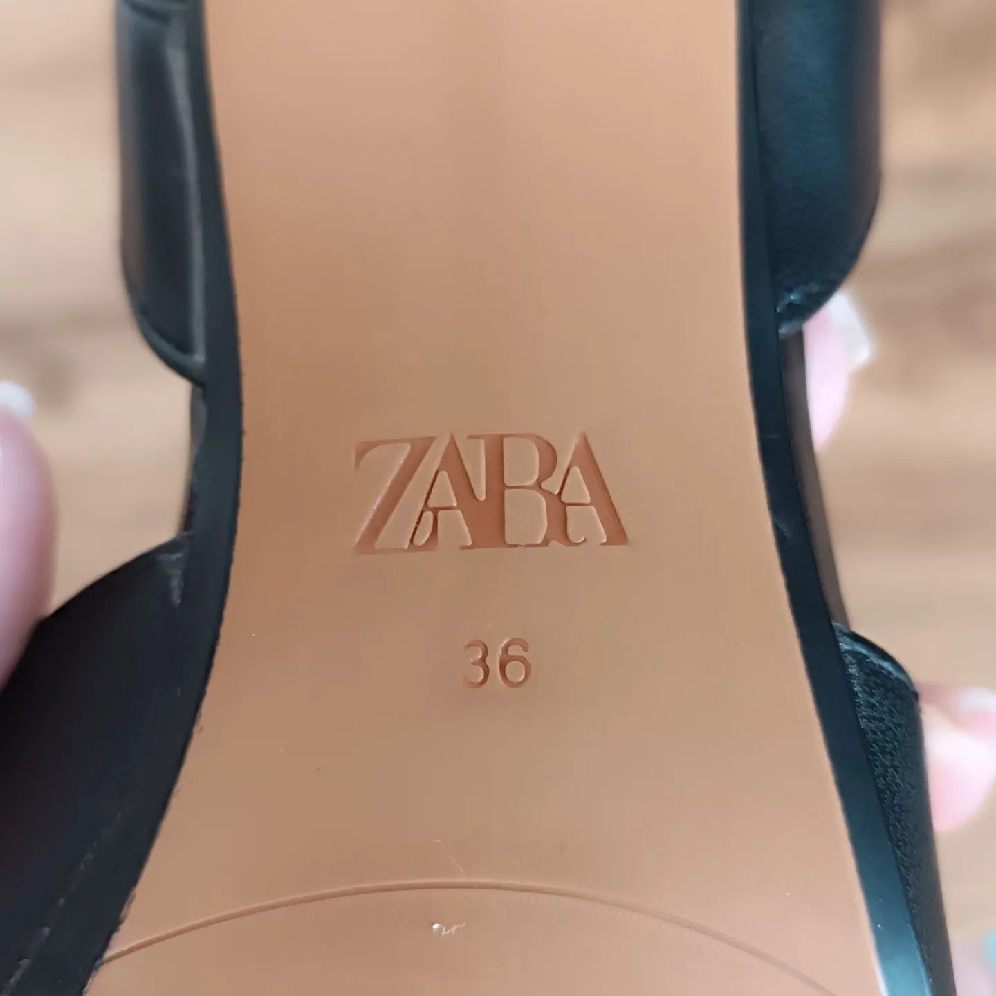 Черные туфли Zara 36р на каблуке, закрытые босоножки