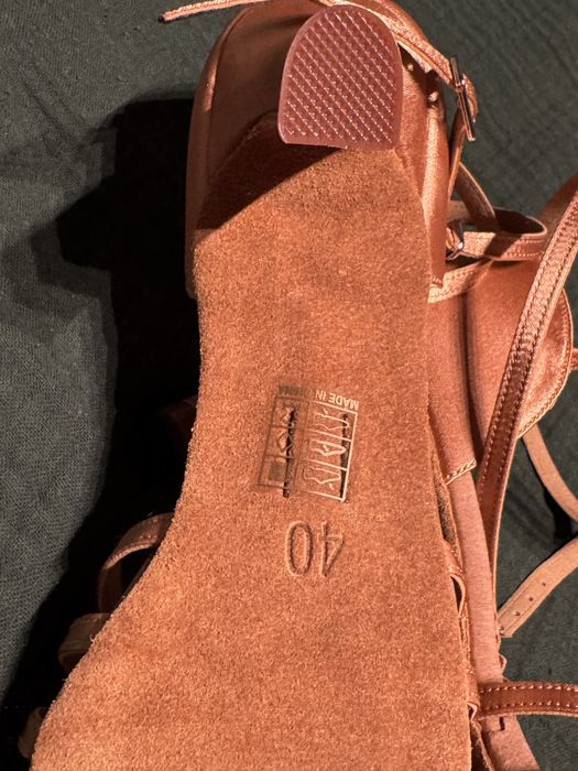 Buty do tanca latino rozmiar 40 ale pasujacy na 39