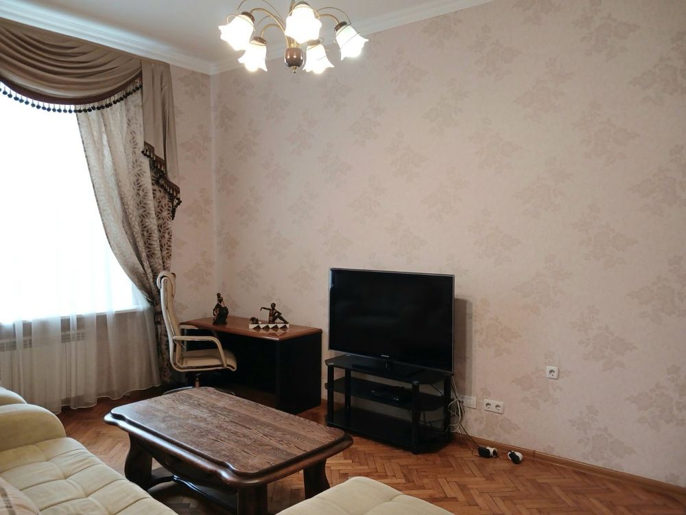 Реальная 3-ка в Центре, Архитектора Бекетова, Гиршмана 17