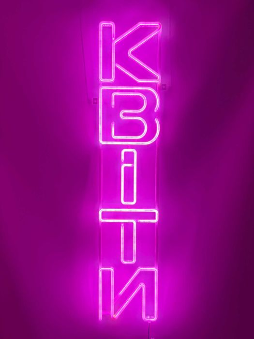 Неонова вивіска "Квіти fat вертикальна" рожева, 1000*200 мм